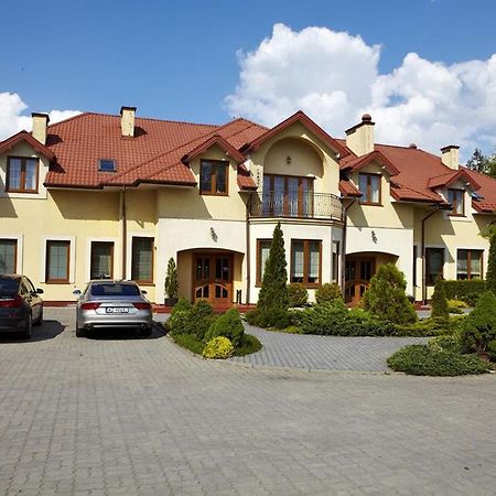 Hotel Maxima Wolanów Extérieur photo