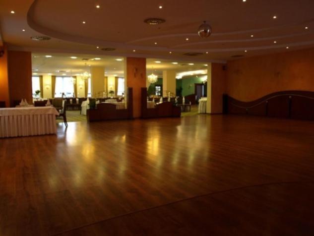 Hotel Maxima Wolanów Extérieur photo