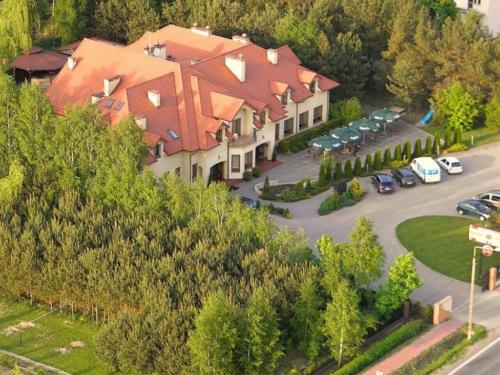 Hotel Maxima Wolanów Extérieur photo