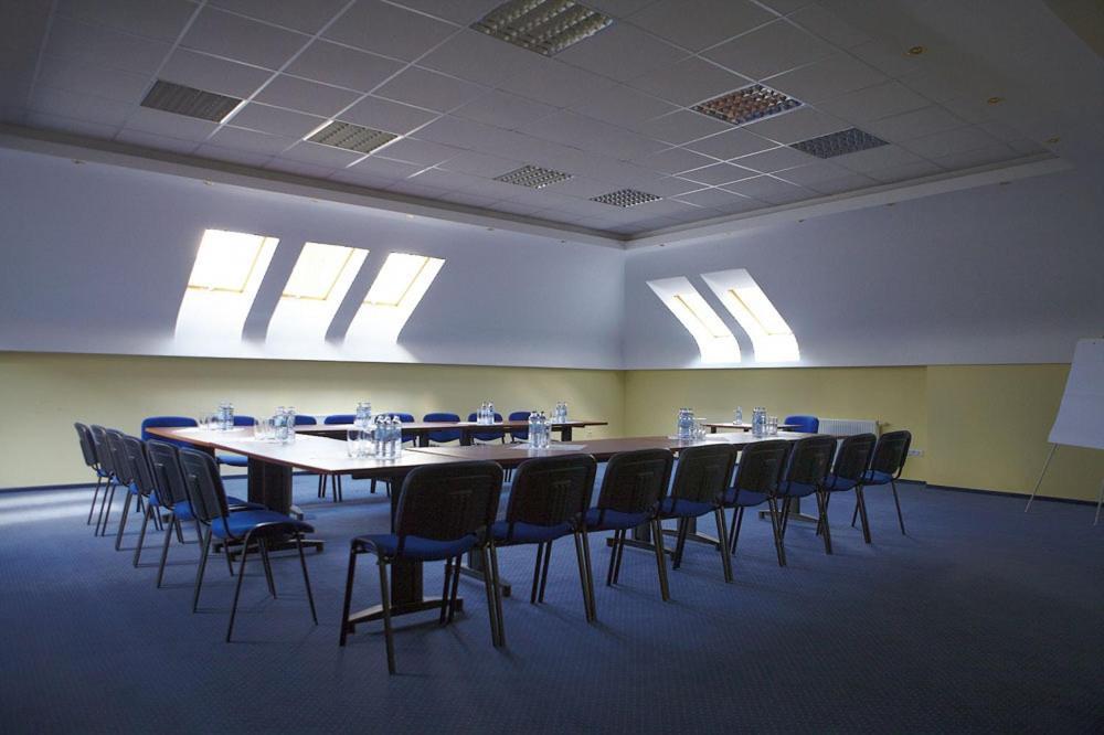 Hotel Maxima Wolanów Extérieur photo