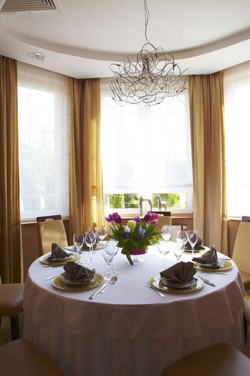Hotel Maxima Wolanów Extérieur photo